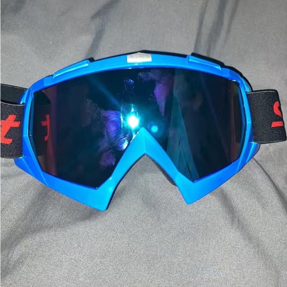 Selling these ski googles because i don’t wear them anymore